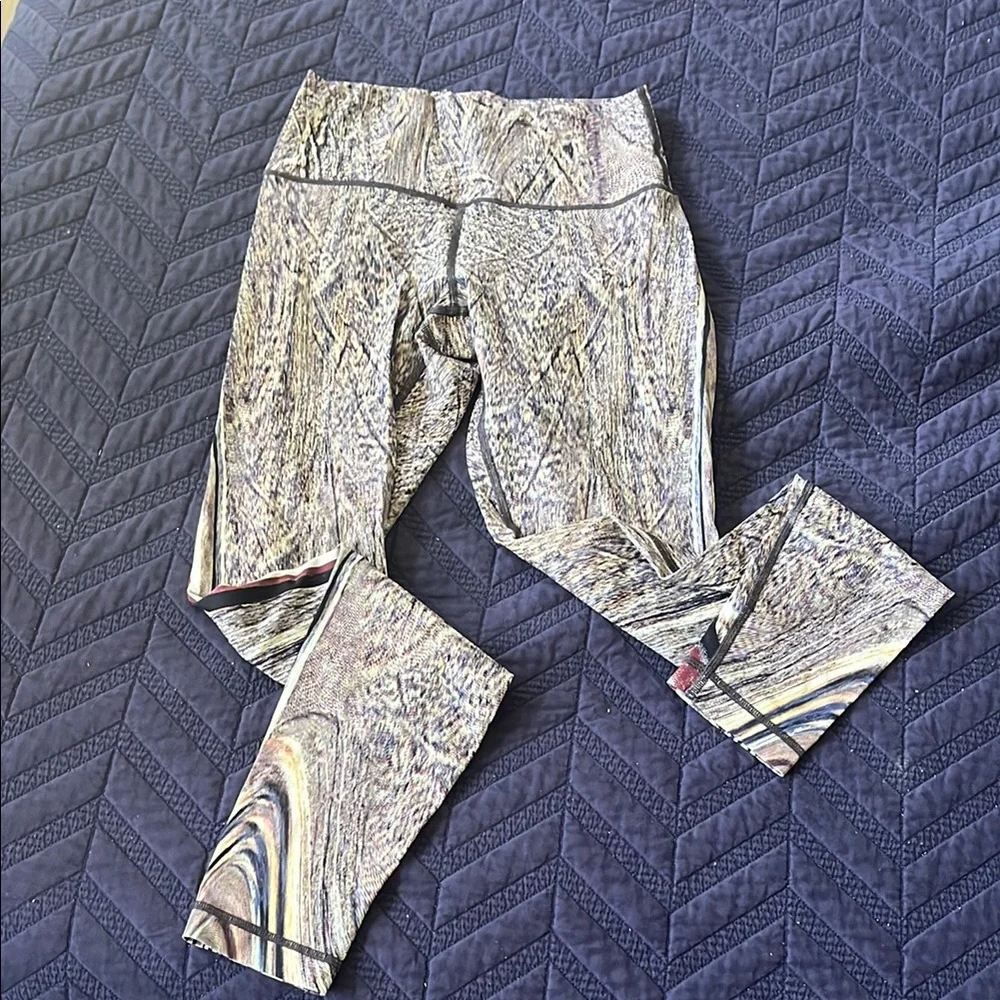 Lululemon Leggings 25 inch - Picture 2 of 5